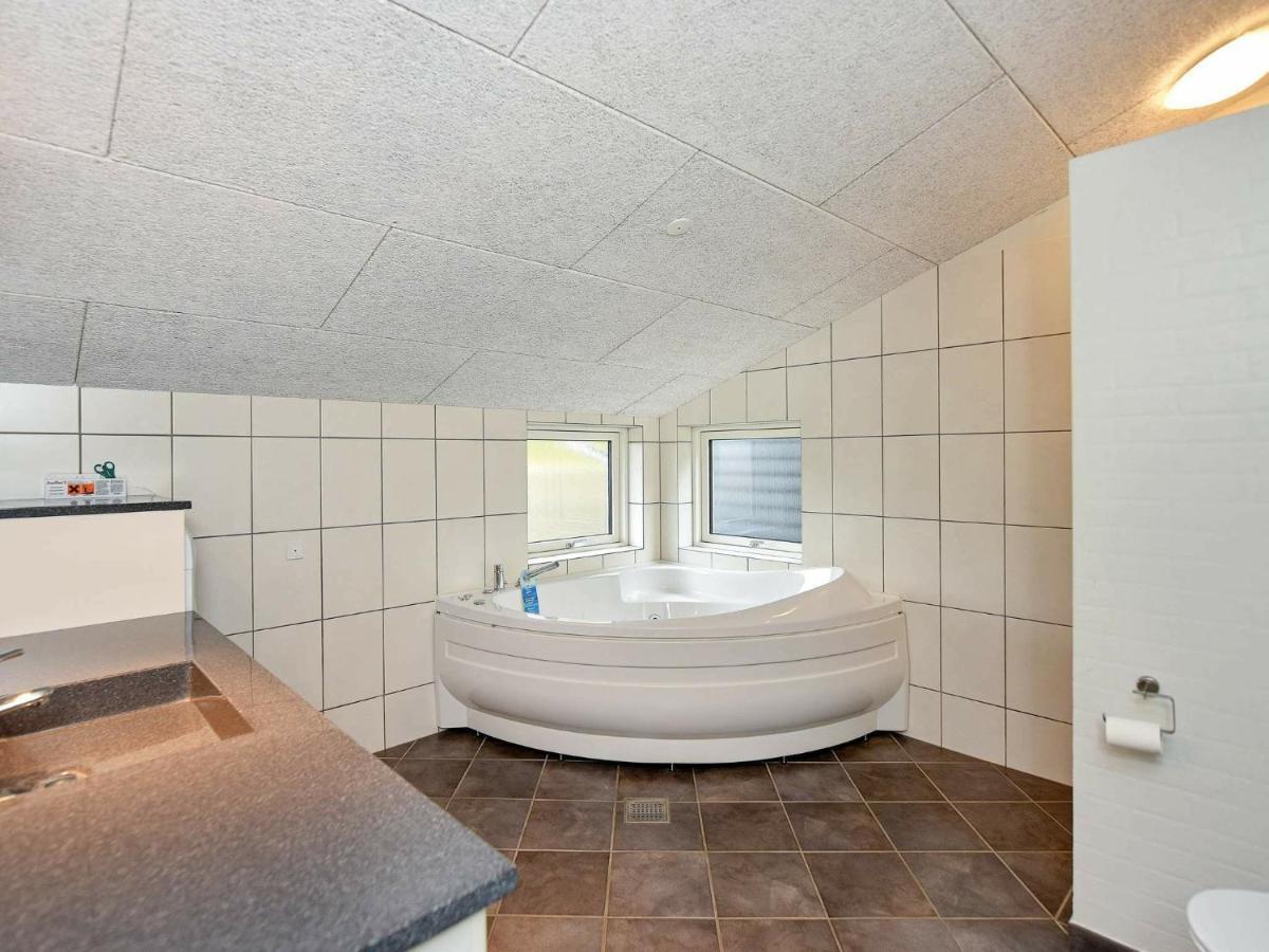Luxurious Holiday Home In Hovborg With A Scenic View Bagian luar foto